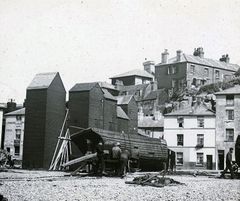Boat-repairs-on-the-beach-1905